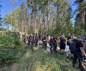 Poruszający moment podczas zlotu detektorystów. Odnalezione nieśmiertelniki wróciły do rodzin