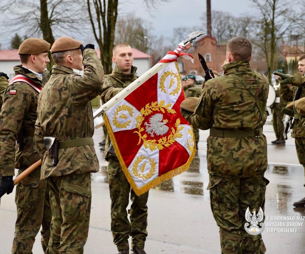 Kolejni ochotnicy do służby w 4 Warmińsko-Mazurskiej Brygadzie Obrony Terytorialnej złożyli przysięgę wojskową w Morągu. 
