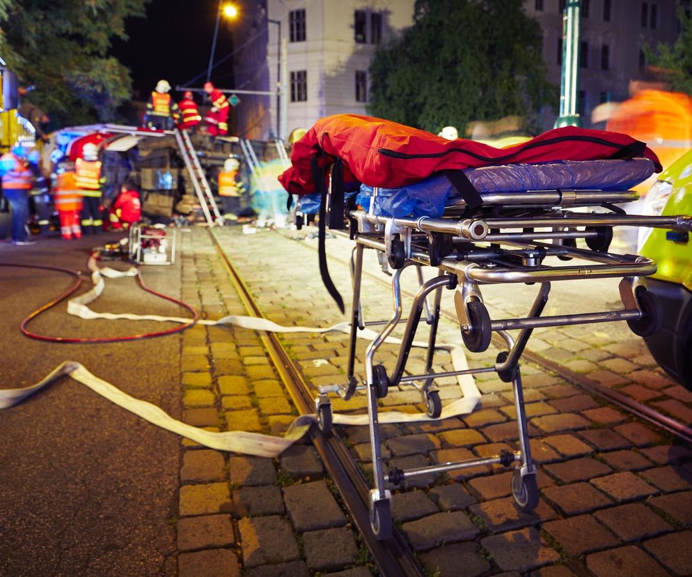 Policja niebezpieczeństwo pogotowie karetka radiowóz wypadek zderzenie przestępstwo zbrodnia