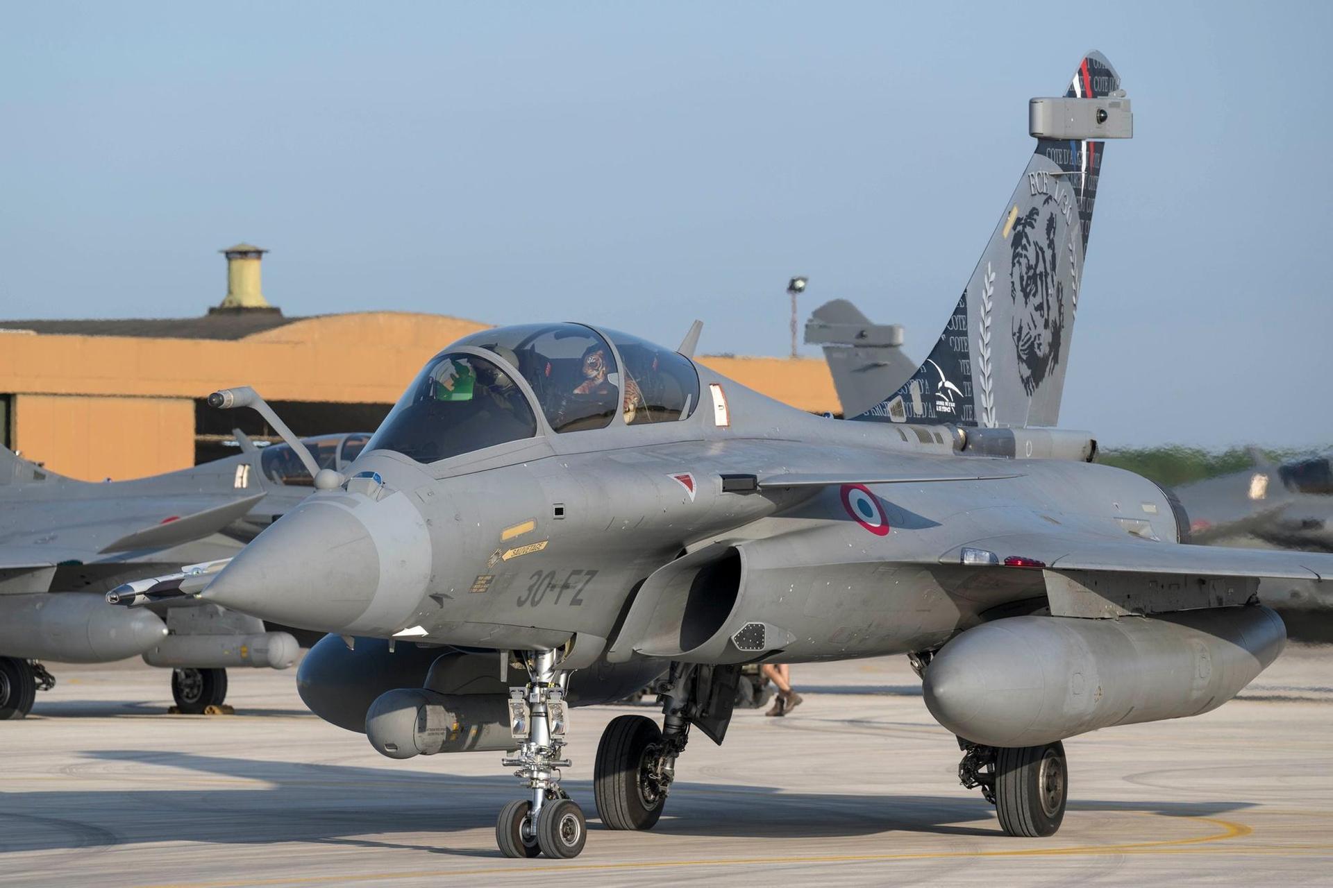 Serbskie samoloty i francuskie Rafale 