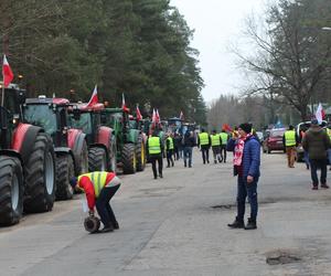 Protest rolników 20 marca. Blokada dróg m.in. w Dywitach i Olsztynku. Policja pilnuje bezpieczeństwa