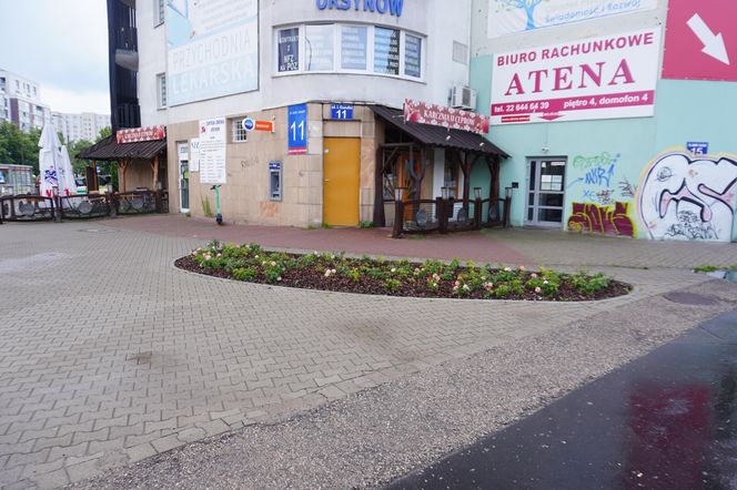 Kontrowersyjny skwerek na Ursynowie latem 2025