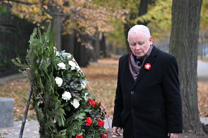 Jarosław Kaczyński wraz z delegacją PiS złożył wieńce przed pomnikami Ojców Niepodległości