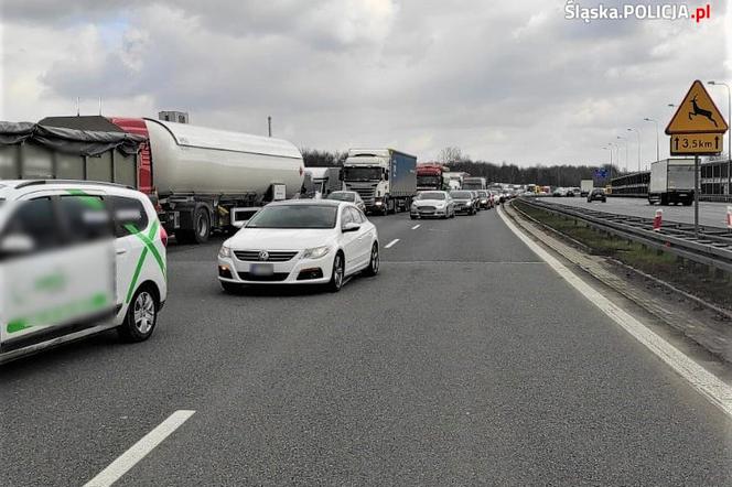 Śląskie: Ciężarówki niczym taran wjechały w samochody. Przerażający wypadek na autostradzie A4