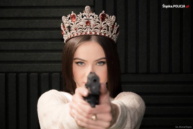 Miss Polski 2020 kusiła policjantów i rozdawała całusy! Piękna Anna-Maria Jaromin była bardzo przekonująca