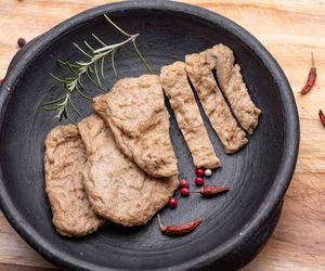 Co to jest seitan? Wartość odżywcza, zastosowanie i przepis na wegańskie mięso