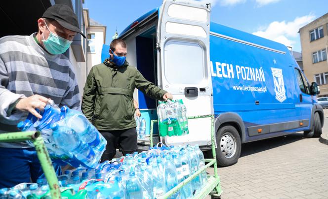 Ponad 50 TYSIĘCY na akcji maseczkowej Lecha! Pieniądze trafiły do szpitali!