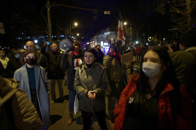 "Ani jednej więcej". Kolejny dzień protestów. Ulicami Krakowa przeszedł tłum ludzi [ZDJĘCIA]