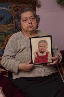 Babcia z portretem Moniki