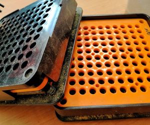 Szarlatan z Pruszkowa żerował na chorych i zdesperowanych. Leczył na wszystko, a leki robił w słoiku!