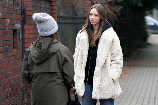 Barwy szczęścia, odcinek 3217. Ewa (Gabriela Ziembicka), Ewelina (Amelia Listwoń)