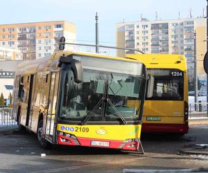 Zderzenie dwóch autobusów na Retkini. Dwie osoby zostały ranne [ZDJĘCIA]