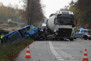 Śmiertelny wypadek na DK50. Zderzyły się dwa samochody. Dwie osoby nie żyją, dwie są ranne