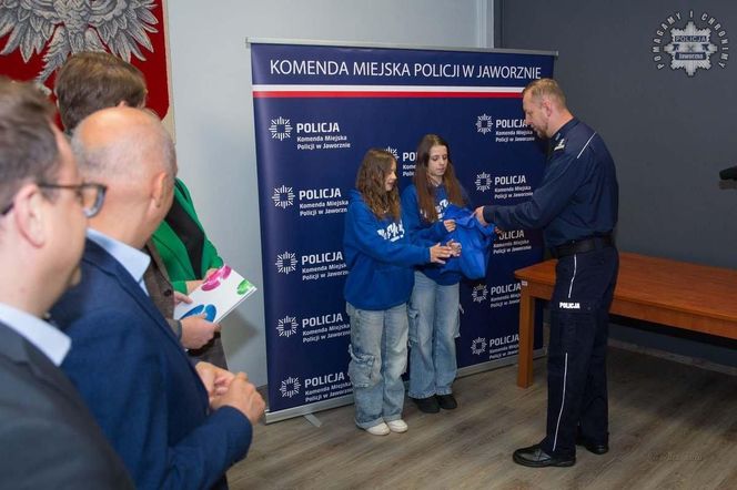 Amelia i Maja to prawdziwe bohaterki z Jaworzna. Nastolatki uratowały życie 78-latki