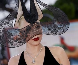 Lady Gaga jest facetem?! Gwiazda przerywa milczenie po szokujących plotkach