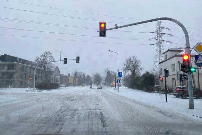 Śnieg Poznań / nieodśnieżone ulice