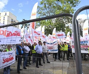 Protest pracowników pod ambasadą Turcji