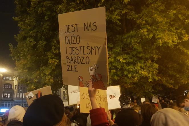 Przesłuchiwane są kolejne osoby biorące udział w tak zwanych spacerach