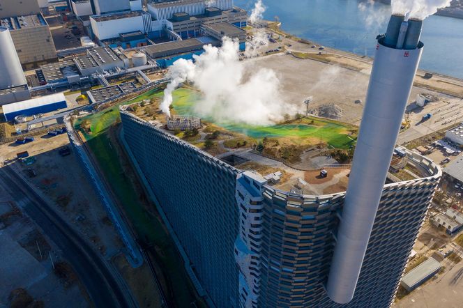 CopenHill - elektrownia ze stokiem narciarskim na dachu