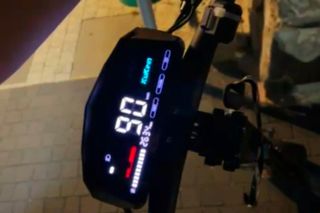 Szaleńczy rajd hulajnogą w Koszalinie. 15-latek gnał 90 km/h, uciekając przed policją!