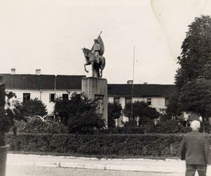 Rynek w Końskich na archiwalnych zdjęciach