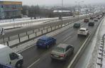 Ciężkie warunki na drogach dojazdowych do Krakowa. Jest bardzo ślisko! Zalega błoto pośniegowe