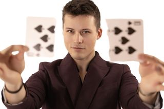 Uważaj na kieszonkowców! Iluzjonista nauczy cię, jak nie dać się okraść w podróży [WYWIAD]