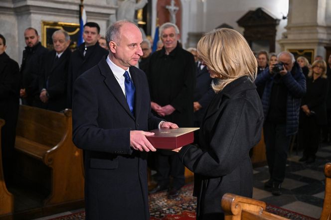 Pożegnali wielką damę polskiej kultury. Kidawa-Błońska przesłała piękny wieniec