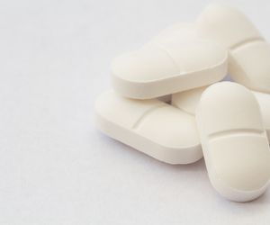 Paracetamol: dawkowanie, działanie, skutki uboczne, przedawkowanie