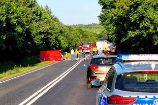 Śmiertelny wypadek pod Sulejowem. Jedna z nastolatek walczy o życie