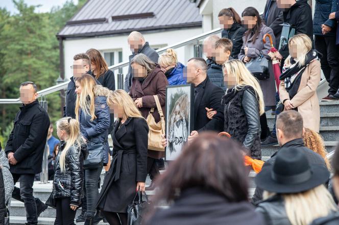 Pogrzeb "Bezczela". Rodzina i przyjaciele pożegnali rapera [ZDJĘCIA]