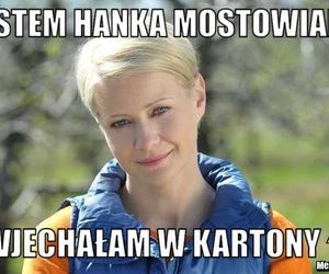 Hanna Mostowiak i kartony - MEMY