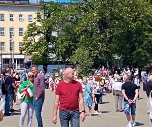 Manifestacja 4 czerwca na placu Solidarności w Szczecinie