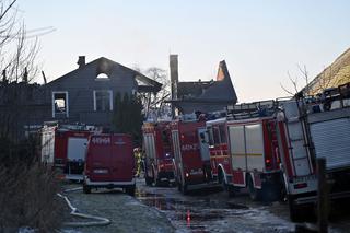 Pożar doszczętnie zniszczył dom pod Gryficami. Eksplodowały butle gazowe