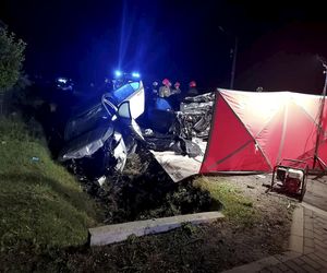  Śmiertelny wypadek pod Sieradzem. 23-letnia kobieta nie żyje [ZDJĘCIA].