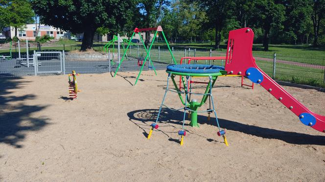 Nowe urządzenia na słubickich placach zabaw