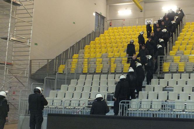 Szkolenie policjantów w zabezpieczaniu imprez masowych w Koszalinie