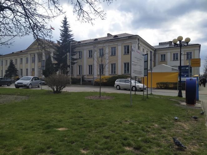 Pierwsza strefa parkowania wprowadzona w Siedlcach obowiązuje w najbliższej okolicy Urzędu Miasta Siedlce