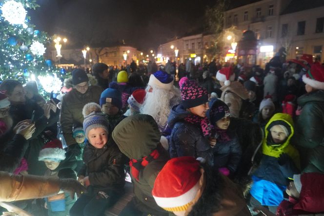 Orszak Świętego Mikołaja i choinka w Rynku w Kielcach