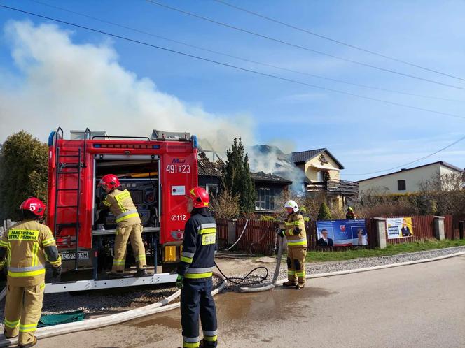 Pożar domu w Węglowie! Rodzina straciła dorobek życia