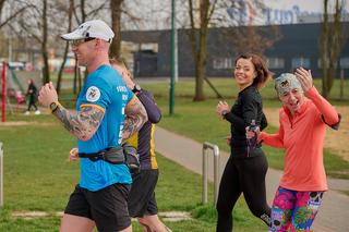 Niezniszczalny maratończyk z Pabianic. Przebiegnie 10 maratonów, żeby wesprzeć chore dzieci