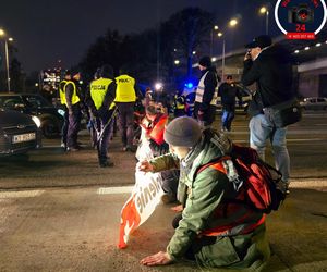 Aktywiści Ostatniego Pokolenia zablokowali Wisłostradę. Kierowcy nie wytrzymali