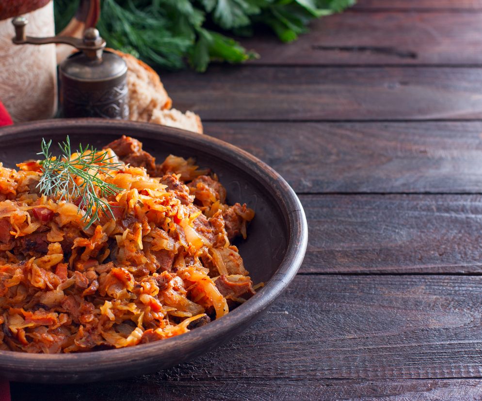 Jak nie zepsuć bigosu? Czego nie dodawać do bigosu? [WIDEO]