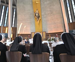 Warszawa żegna papieża Franciszka. Poruszające wpisy w Archikatedrze 