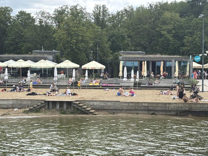 Wakacyjny patrol Eska Summer City na olsztyńskiej Plaży Miejskiej