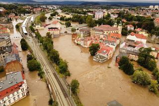 Powódź 2024 w Kłodzku. Miasto tonie, ogrom tragedii widać na zdjęciach z lotu ptaka