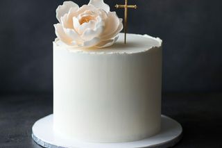 Tort na komunię dla chłopca i dziewczynki. Inspiracje na piękne torty komunijne