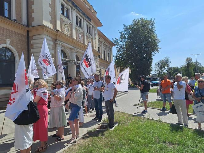 Protest przed siedzibą PKP Cargo w Tarnowskich Górach