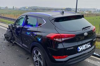 Wypadek między rondami w Lesznie. Zderzyły się dwie osobówki