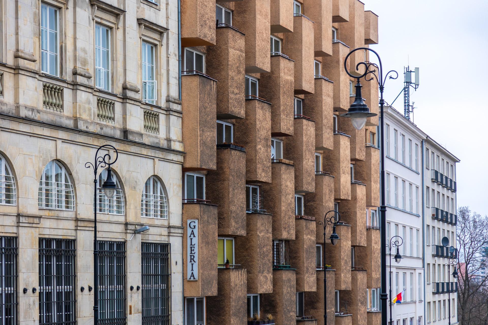 Karowa 18 - zdjęcia. Tak wygląda najpiękniejszy blok w Warszawie